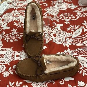 Uggs Dakota tag read 8 but a bit tight imo new with out a box